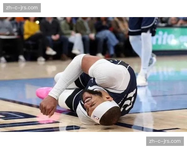 独行侠内线支柱莱夫利赛季报销 伤病潮侵袭球队季后赛前景蒙尘